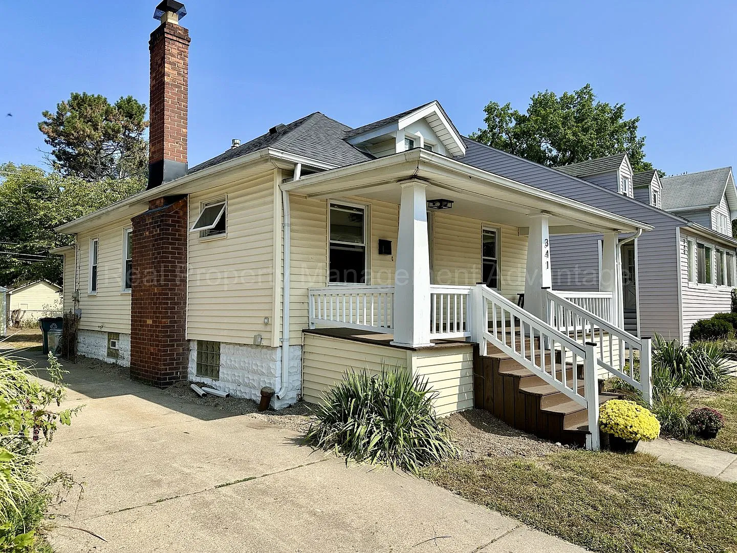 Fully Updated 2BR / 1.5BA Steps from Downtown Ferndale! — Photo 2