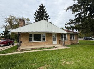 618 N Oplaine Rd, Gurnee, IL 60031