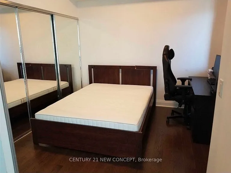 1080 Bay St #903 — Photo 6