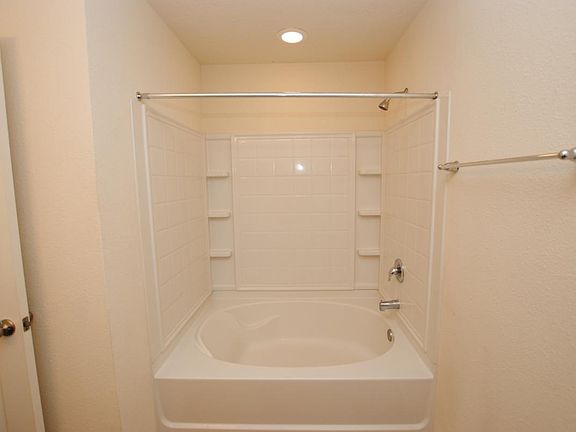 5th image of 6823 Hanford St