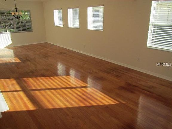 3rd image of 934 Kings Blvd #8