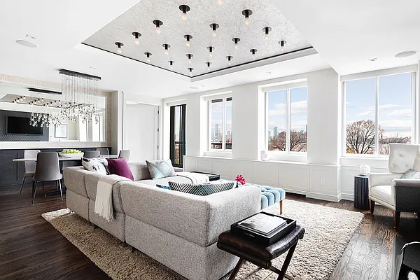 Sold by Compass | media 21