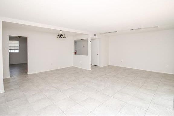 5th image of 2306 Caswell Ln