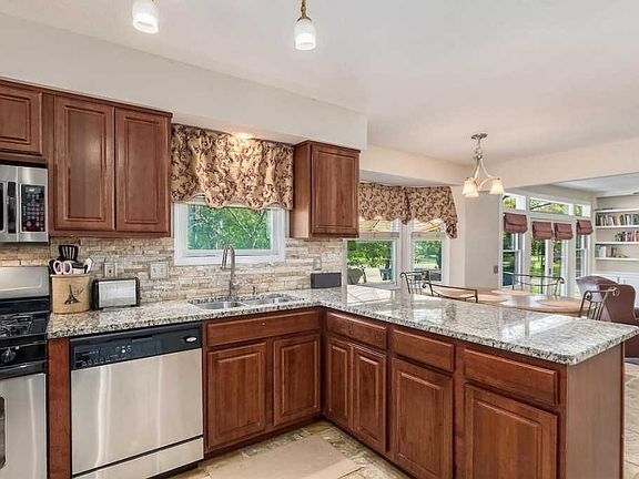 5th image of 7302 Earlsford Dr