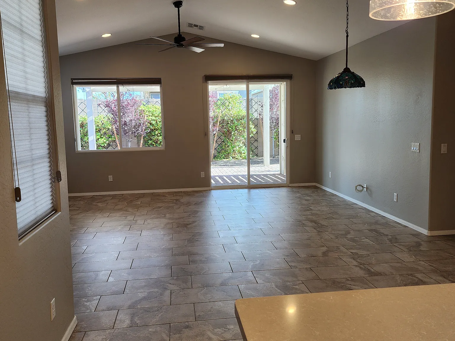 2 bed, 1380 sqft, $2,300 — Photo 3