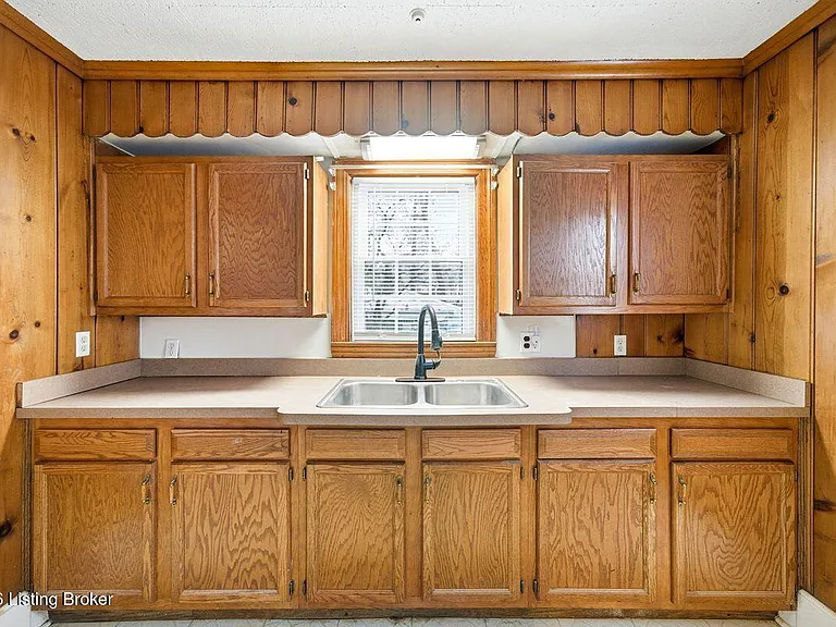 1209 Valley Dr — Photo 12