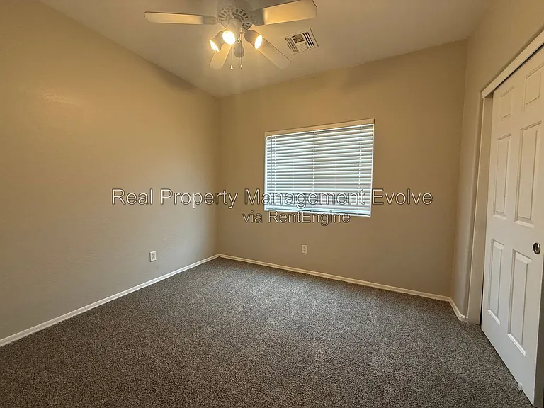 2513 W Woburn Ln — Photo 21