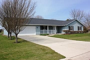 2nd image of 146 Plaza Ln