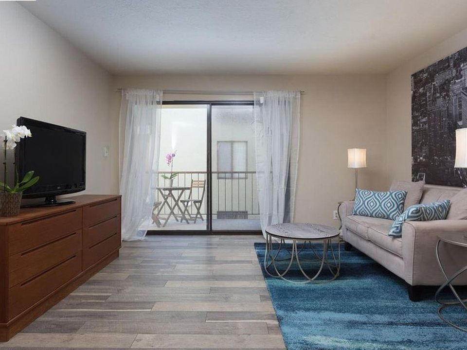 1st image of 424 Orange St APT 209