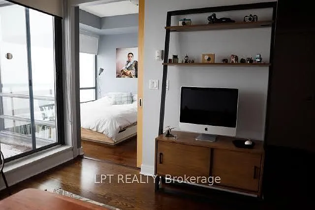 438 King St W #1706 — Photo 5