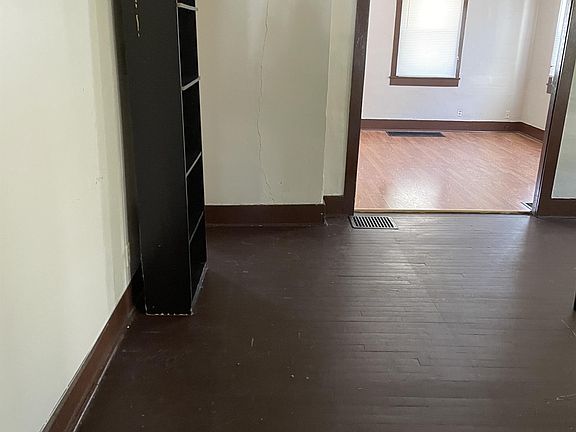 4th image of 402 S Meridian St #1