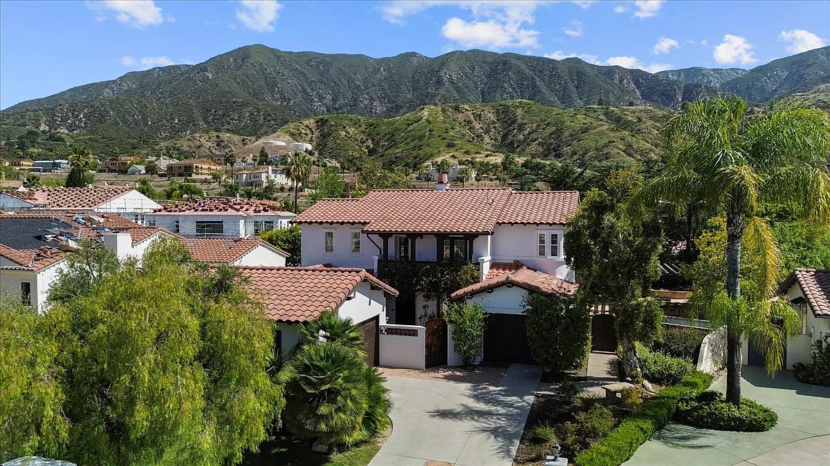 4 bed, 3.5 bath, 2495 sqft, $9,500 — Photo 1