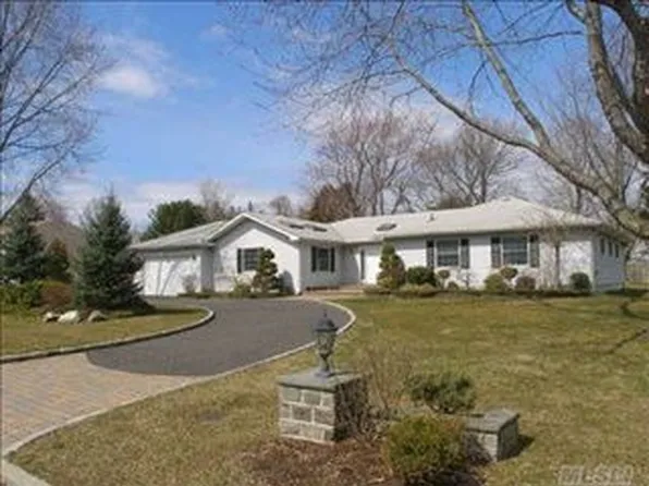 27 Campbell Dr, Dix Hills, NY 11746