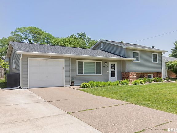 2nd image of 1829 Elmwood Ln