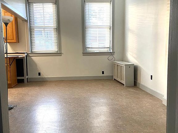 5th image of 417 Wyandotte St APT 2