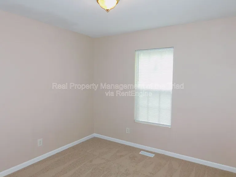 909 Beaumont Ave — Photo 15