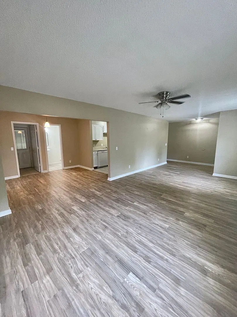 Spacious 4-Bedroom, 2-Bath Home with Fenced Backyard & Lawn Care Included — Photo 3