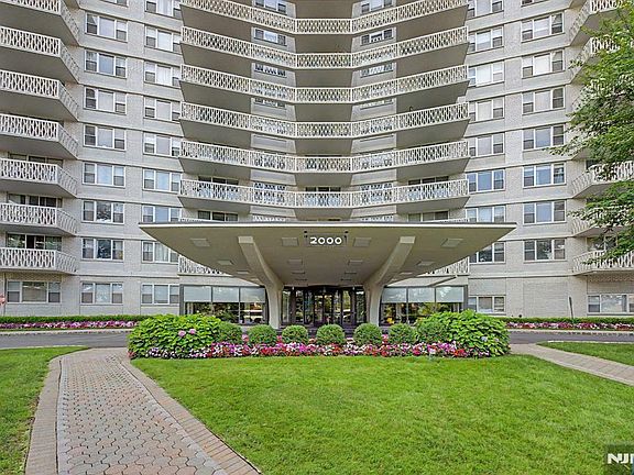 2nd image of 2000 Linwood Avenue #10R