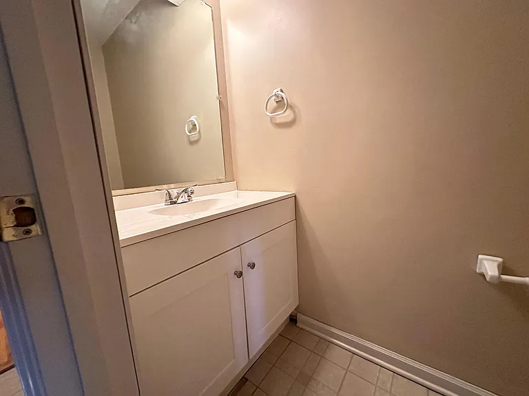 305 Elmer St #12 — Photo 4