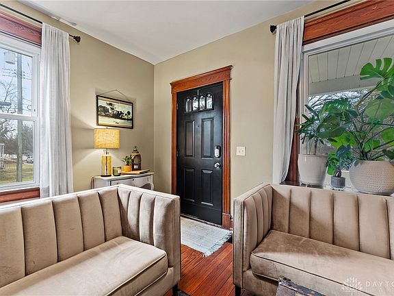 5th image of 6130 Benneville St