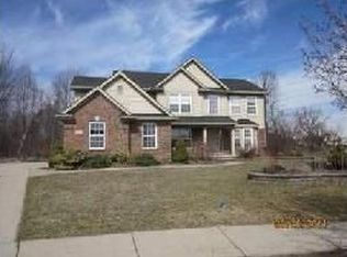 27126 Landmark Dr, Brownstown, MI 48134