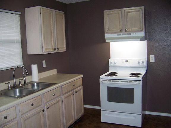 5th image of 518 Belden St