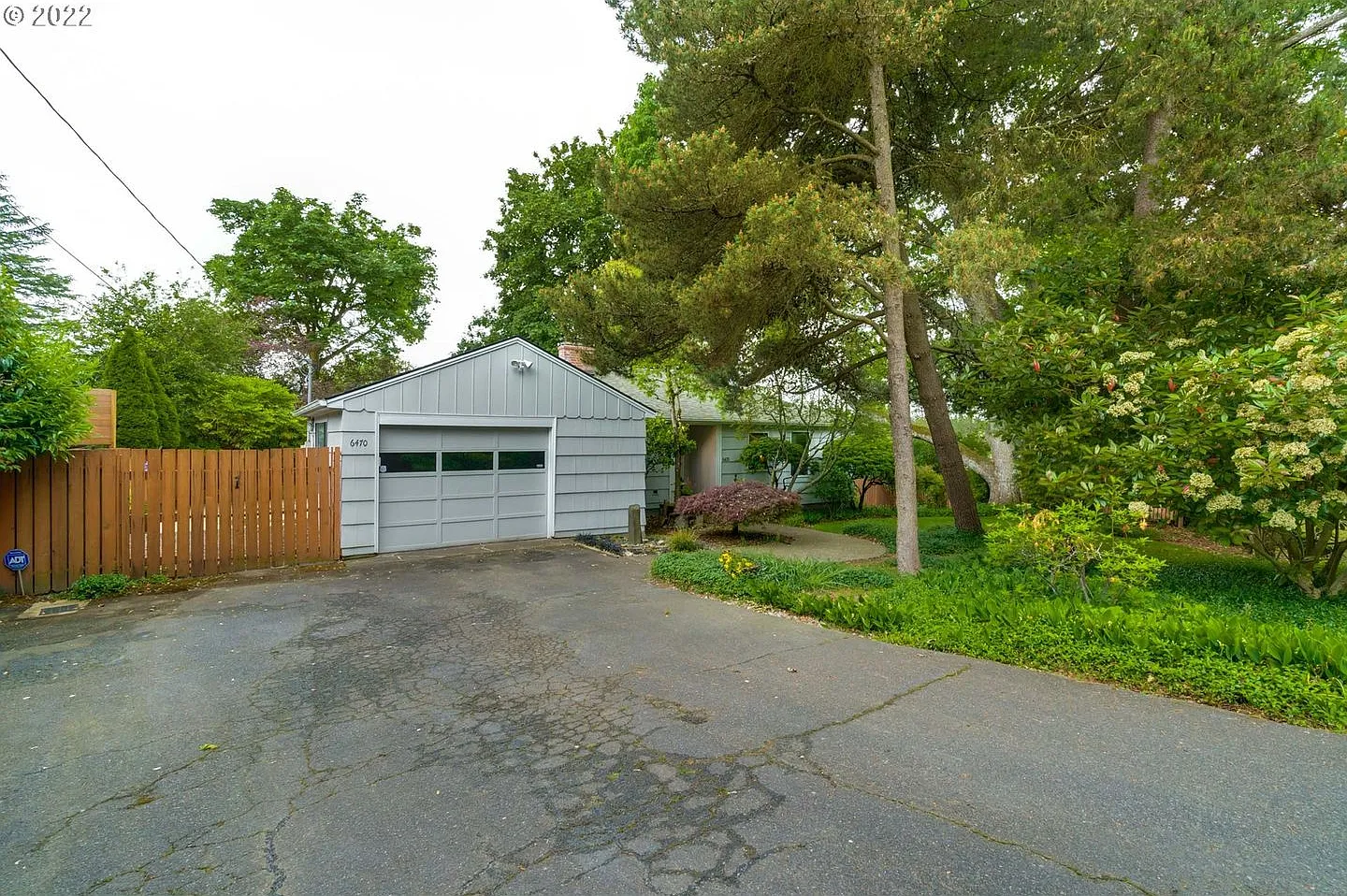 Beautiful Bungalow in SW Portland w/ 1-Car Garage + Huge Deck + Massive Yard + Pets Welcome! — Photo 2