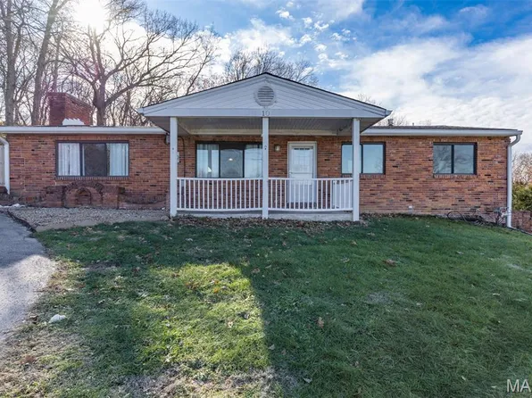 10 Glen Oaks Dr, Fenton, MO 63026