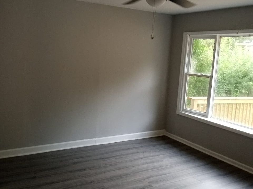 1st image of 18 Lynwood Dr