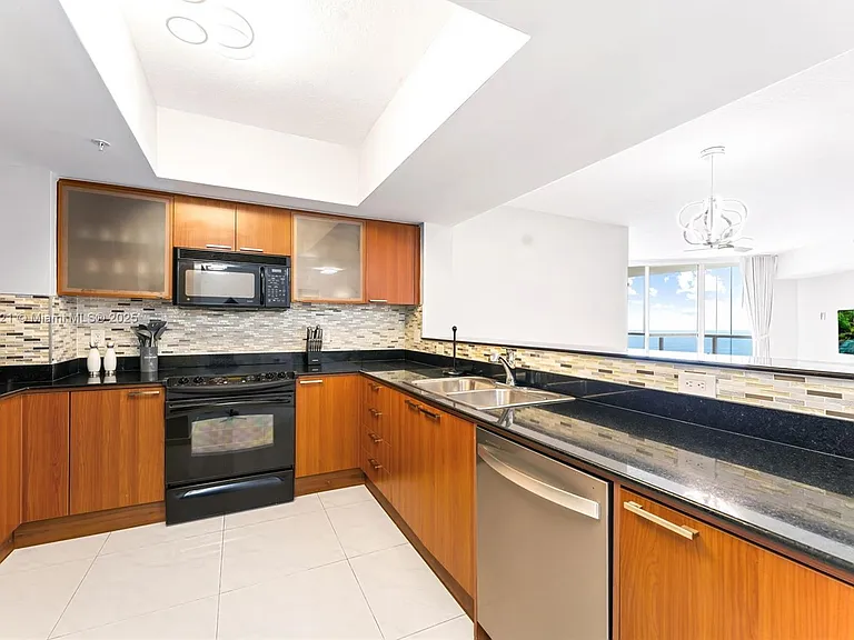 16699 Collins Ave #2810 — Photo 8