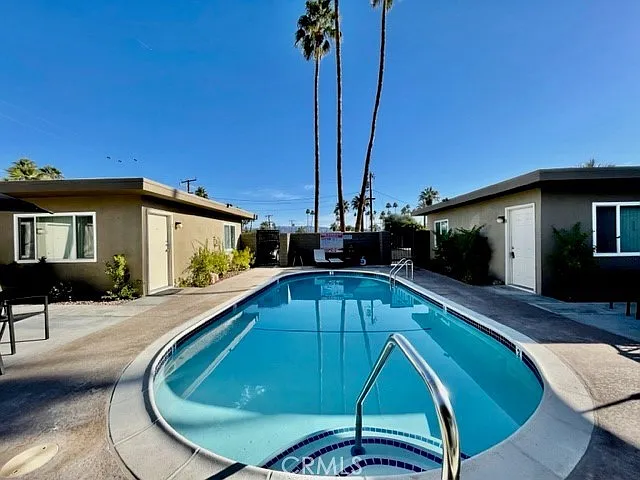 3 bed, 1100 sqft, $2,495 — Photo 3