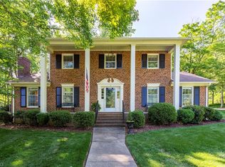 2 Round Hill Ct, Greensboro, NC 27408