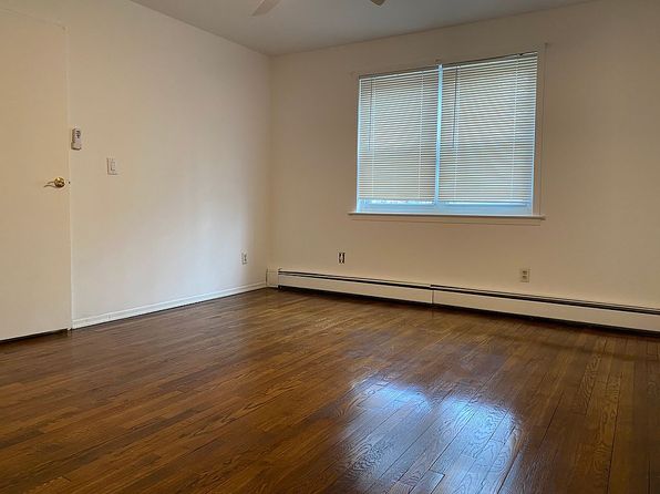 3674 Park Ave APT 1D, Wantagh, NY 11793