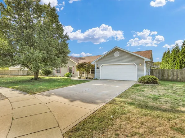 401 Winston Ct, Saint Joseph, IL 61873