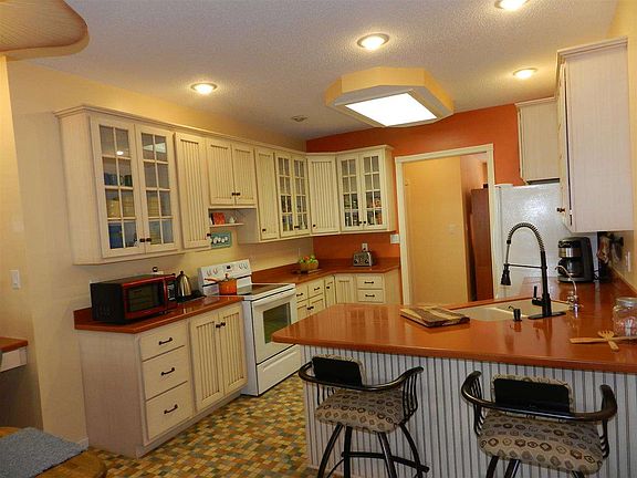 4th image of 739 E Winslow Farm Dr