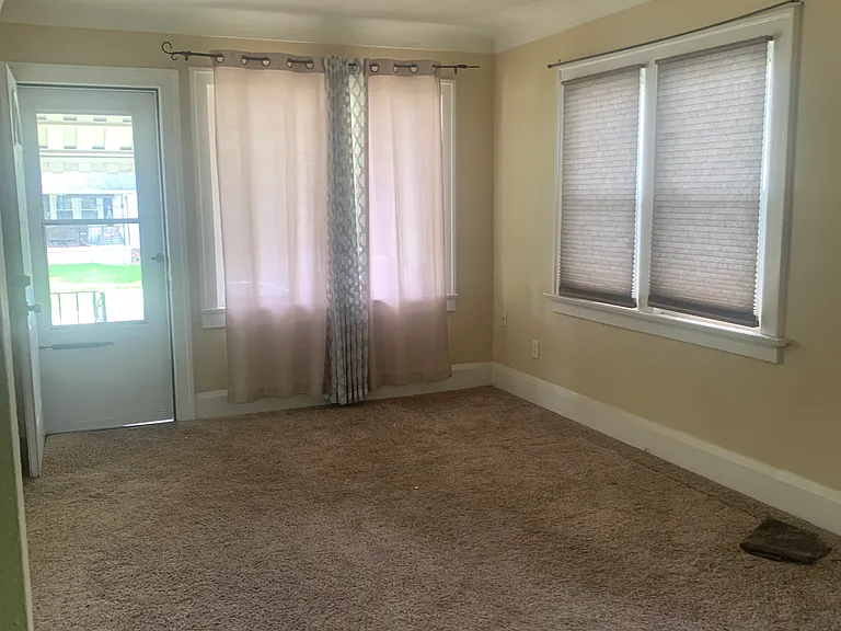 1542 Kedron St — Photo 3