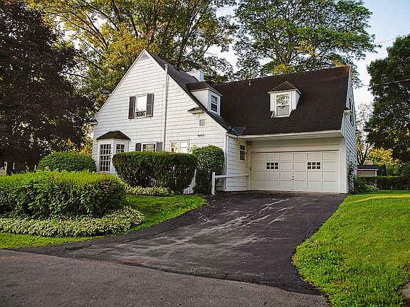 5th image of 300 Haddonfield Dr