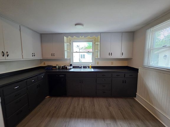 4th image of 440 8th Ave N