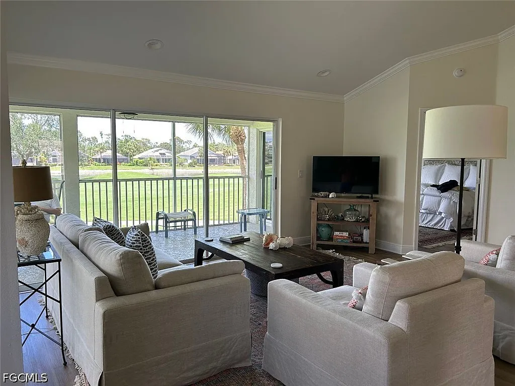 2 bed, 2.0 bath, 1437 sqft, $5,900 — Photo 3