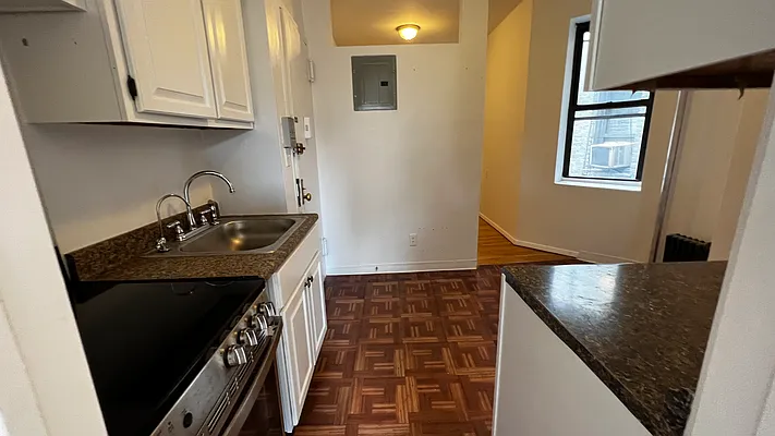 Rented by HOLTON REAL ESTATE INC. | media 8