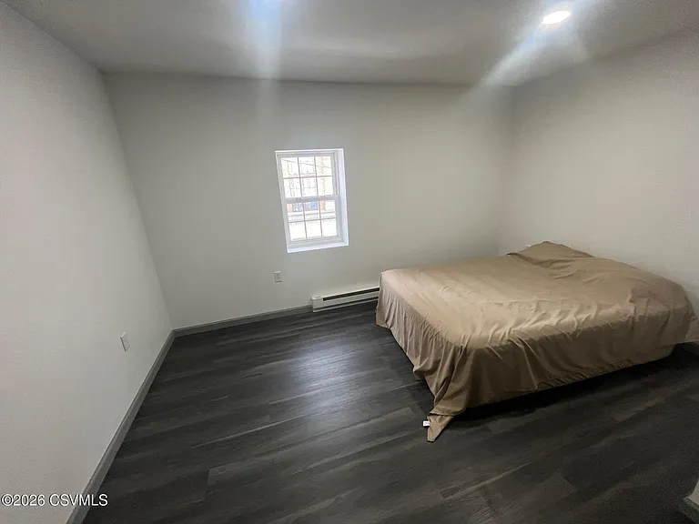 156 E Independence St #4B — Photo 2