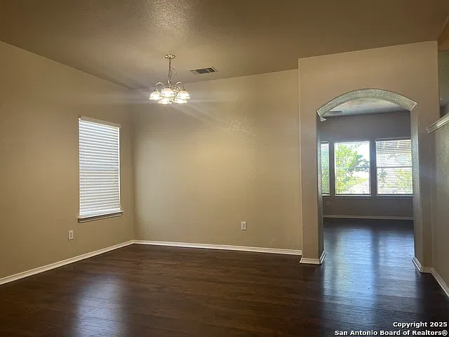 4 bed, 2.5 bath, 2430 sqft, $1,850 — Photo 3