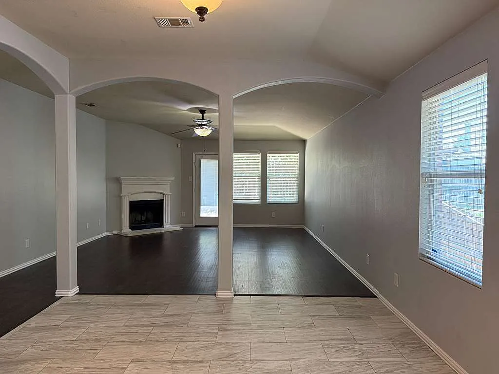 4 bed, 2177 sqft, $2,150 — Photo 2