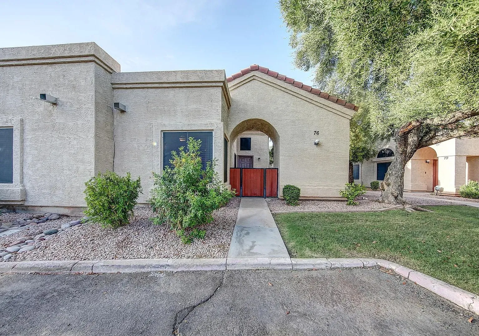Price Improvement! Chandler Home With Vaulted Ceilings & Community Pool! — Photo 3
