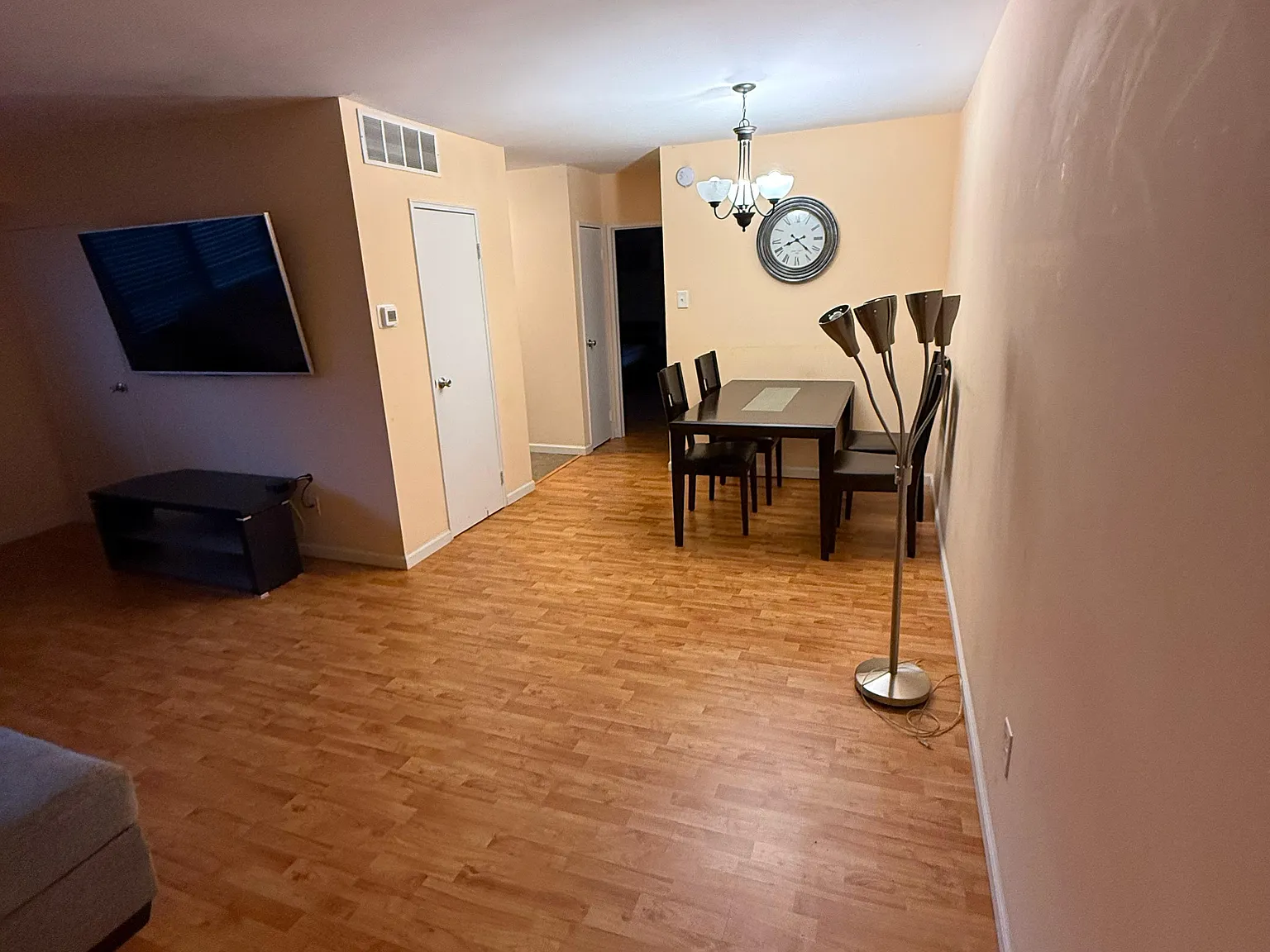1 bed, 672 sqft, $1,300 — Photo 3