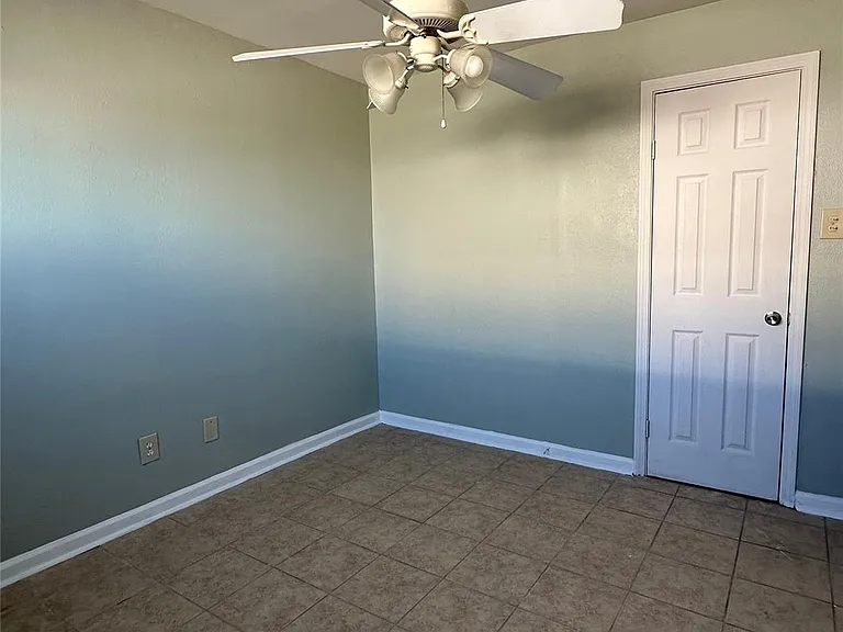 516 Holiday Dr #49 — Photo 12