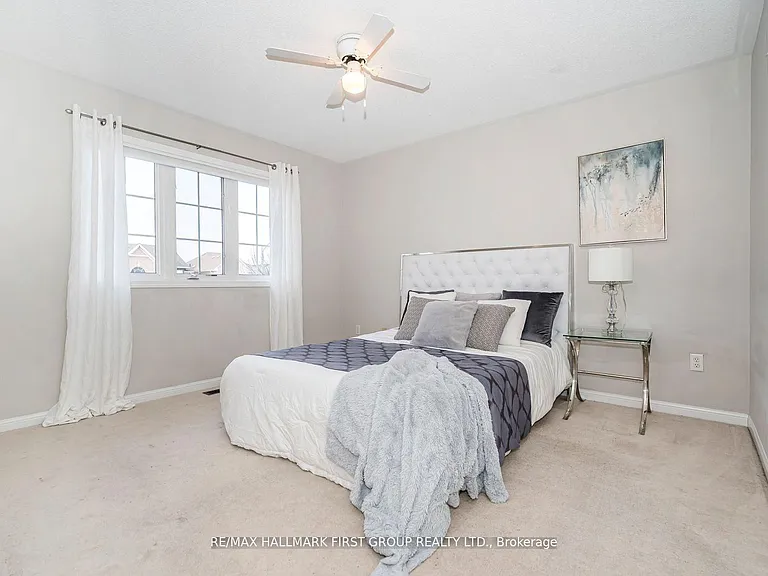 1636 Sarasota Cres — Photo 24
