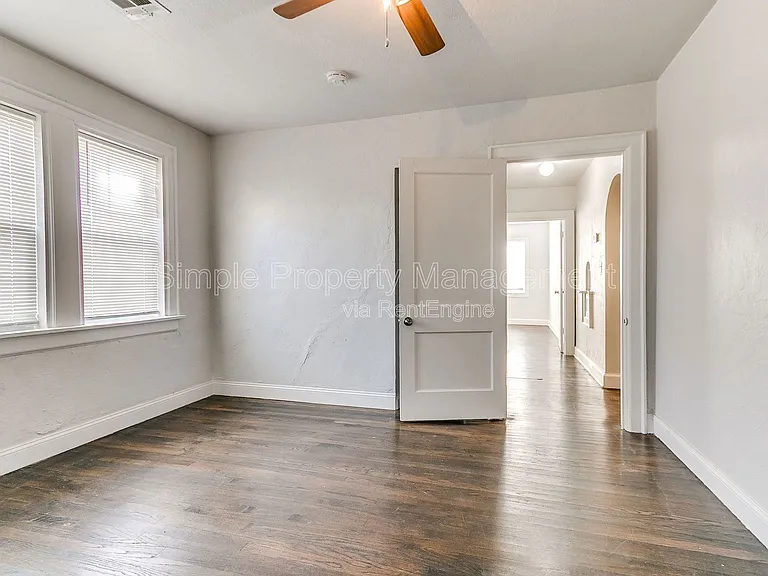 946 East Dr — Photo 11
