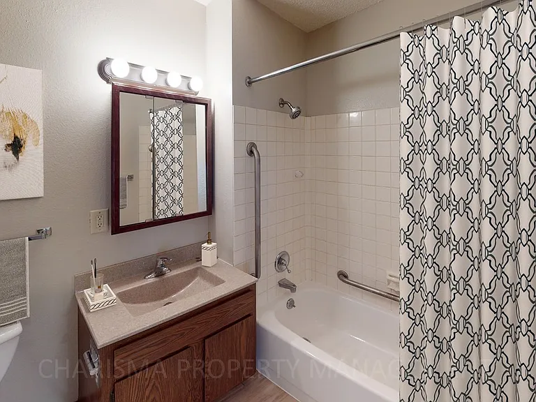 Olive Grove Apartments — Photo 13