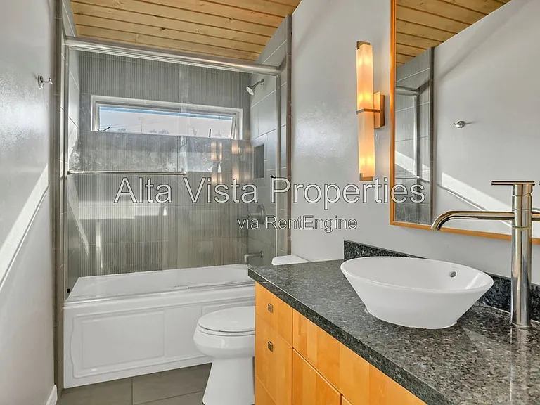 2569 Loring St — Photo 24